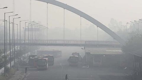 Delhi pollution : दिल्लीत वायू प्रदूषणाचा कहर, ट्रक वाहतुकीला शुक्रवारपर्यंत ‘नो एंट्री’