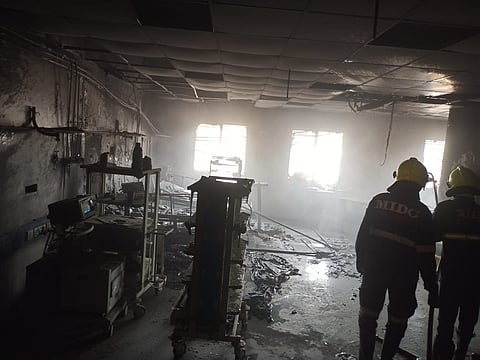 नगर रूग्णालय अग्नितांडव : जिल्हा शल्य चिकित्सकांसह दोन वैद्यकीय अधिकारी निलंबित