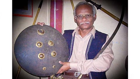 Historian Girish Jadhav : शिवकालीन शस्त्र अभ्यासाची तळपती समशेर हरपली…