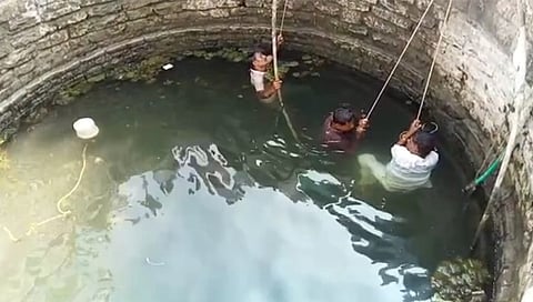 Farmer suicide : हिंगोलीत शेतकऱ्यांकडून सामूहिक आत्महत्या करण्याचा प्रयत्न