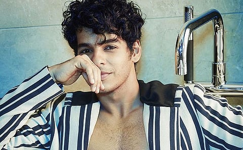Ishaan Khattar : इशानचा दुप्पट वयाच्या अभिनेत्रीसोबत किसिंग सीन