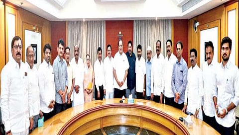 कोल्हापूर : विधान परिषदेसाठी पालकमंत्री सतेज पाटील यांच्या निवडणूक प्रचाराच्या नियोजनासाठी महाविकास आघाडीच्या प्रमुख नेत्यांची बैठक झाली.