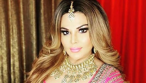 Rakhi Sawant B’day: डान्स केल्यामुळे आईने कापले होते केस