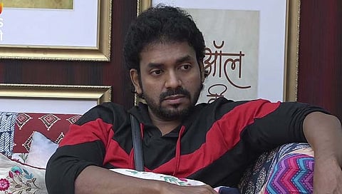 बिग बॉस Marathi : विशाल बाथरूममध्ये झोपला?