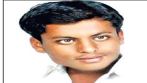 पोलिस ठाण्यासमोर तरुणाने पेटवून घेतल