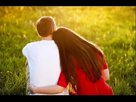 १३ वर्षांनी लहान प्रियकरासोबत पळाली कोट्यधीशाची बायको