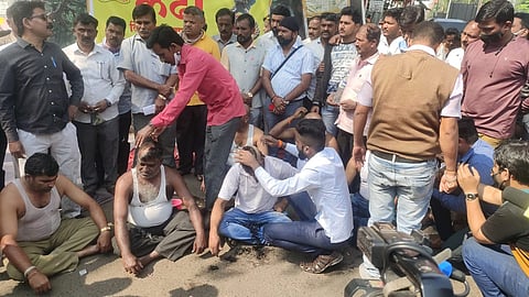 एसटी : पुणे विभागातील २६ कर्मचारी निलंबित; विश्रांतीगृह, स्वच्छतागृह बंद, कर्मचाऱ्यांचे मुंडण आंदोलन