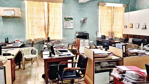 कोल्हापूर : शिवाजी विद्यापीठाचे कामकाज लाक्षणिक संपामुळे ठप्प