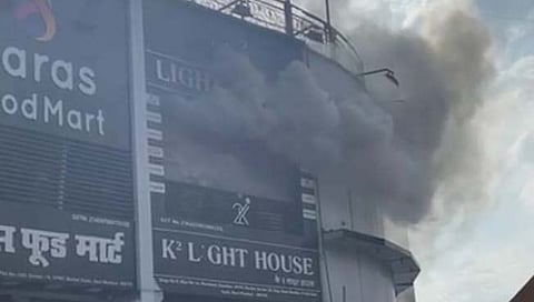 नवी मुंबई : एपीएमसी लाईट हाऊसमध्ये दुकानाला आग
