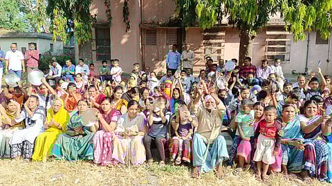 पुणे : एसटी कर्मचाऱ्यांच्या कुटुंबियांचा आंदोलनात सहभाग