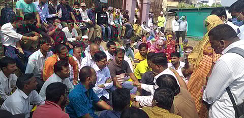 पुणे : राजगुरूनगर स्थानकातील एस. टी. कर्मचारी संपावर; प्रवाशांचे हाल