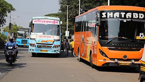 pune st strike : स्वारगेट स्थानकात अव्वाच्या सव्वा भाडे आकारून प्रवाशांची लूट