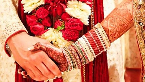 काय झाडी..काय डोंगर.., गाण्यावर नवरदेवही थिरकला