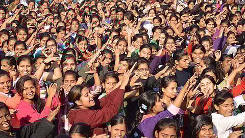 women population : देशात पहिल्यांदाच पुरुषांच्या तुलनेत महिलांच्या लोकसंख्येत वाढ