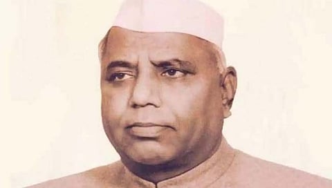 यशवंतराव चव्हाण : महाराष्ट्र राज्याच्या शिल्पकारांचा खजाना पाहण्यासाठी एकवेळ ‘विरंगुळा’ पहायलाच हवा !