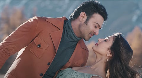 आशिकी आ गई : प्रभास-पूजा हेगडे बुडाले प्रेमात (video)