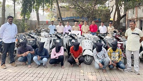 Dombivli : बायकोला खूश ठेवण्यासाठी चोरल्या गाड्या; पोलिसांनी ठोकल्या बेड्या