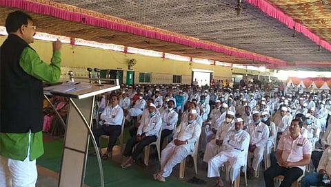 समाजकारण ‘युट्यूब’, ‘फेसबुक’वर पोस्ट टाकण्याएवढे सोपे नाही : दिलीप मोहिते-पाटील