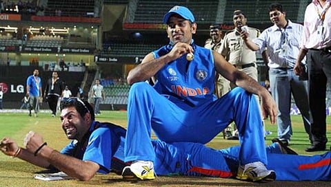 Yuvraj Singh-MS Dhoni www.pudhari.com