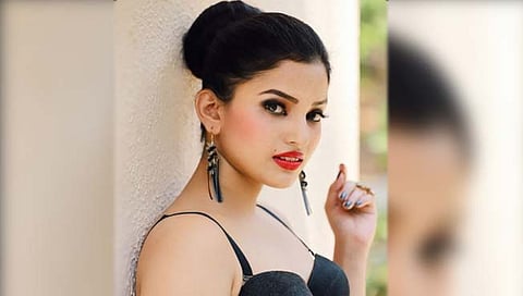 Rajeshwari Kharat photo: काळ्या चिमणीची राख सापडली, तू कोठे आहेस…