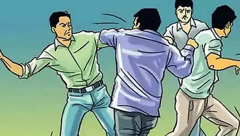 जळगाव : कन्नड घाटात मुलाला मारहाण; सोशल मीडियावर व्हिडीओ व्हायरल