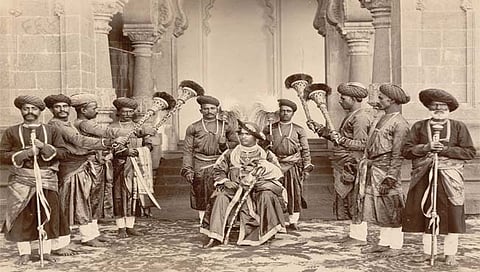 शाहू महाराजांनी स्वत: लस घेऊन लसीविषयी लोकांच परिवर्तन केलं होतं