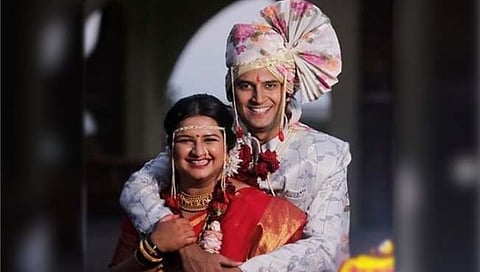 yeu kashi tasi me nandayla : ओम-स्वीटूच्या लग्नाचा अल्बम पाहिला का