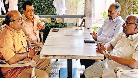 कोल्हापूर : कोरे-महाडिक-आवाडे यांच्यात तासभर खल