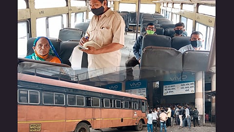 अखेर पोलीस बंदोबस्तात नंदुरबार आगारातून धावली पहिली बस