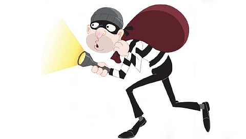 काय बी करा, पार्टी झालीच पाहिजे! मित्रांच्या संगतीनं लेकराचा आईच्या दागिन्यांवर डल्ला!