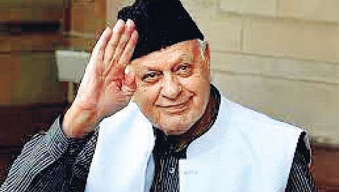 जम्मू-काश्मीर विशेष दर्जासाठी बलिदान हवे, फारूख अब्दुल्लांचे वादग्रस्त वक्तव्य