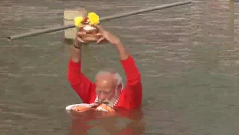 Kashi Vishwanath Corridor : पंतप्रधान नरेंद्र मोदींनी केले गंगा नदीत स्नान