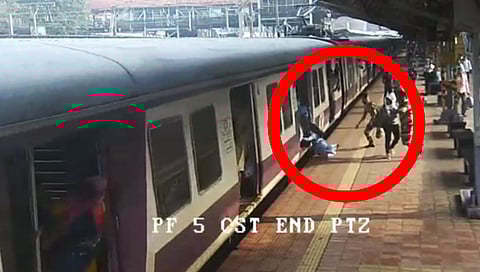 डोंबिवली : रेल्वे स्थानकात ‘एमएसएफ’ जवानांनी वाचवले महिलेचे प्राण