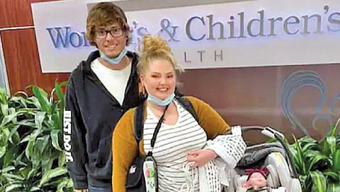 दुर्मिळ घटना! ‘तिच्या’ शरीरात दोन गर्भाशयं, दोन्हींमध्ये गर्भधारणा!