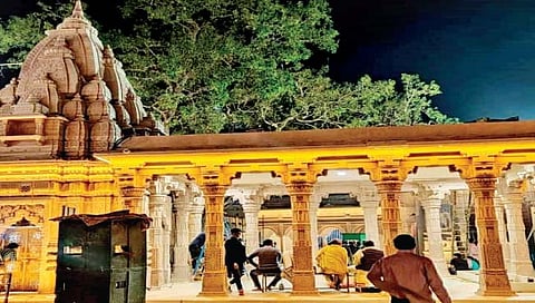 काशी विश्वेश्वर मंदिराच्या सान्निध्यात सापडली २५ प्राचीन मंदिरे