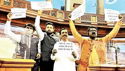 कर्नाटक सरकारचा निषेध : मराठीवरील अन्यायाचा संसदेत आवाज