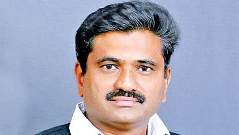 किरण गुरव यांना साहित्य अकादमी पुरस्कार