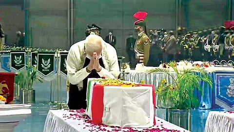 हेलिकॉप्टर दुर्घटनेची चौकशी, जनरल रावत यांच्यावर आज लष्करी इतमामात अंत्यसंस्कार