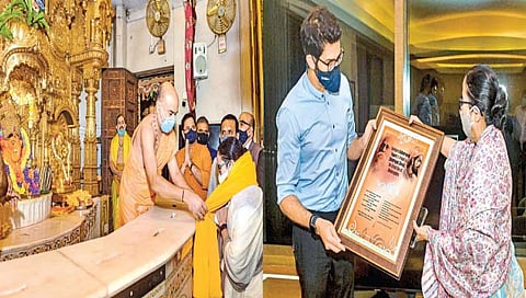 मुंबई : तृणमूल काँग्रेसच्या अध्यक्षा आणि पश्चिम बंगालच्या मुख्यमंत्री ममता बॅनर्जी दोन दिवसांच्या मुंबई दौर्यावर आहेत. मंगळवारी त्यांनी सिद्धिविनायकाचे दर्शन घेतले. त्यानंतर युवासेना अध्यक्ष, पर्यावरण मंत्री आदित्य ठाकरे आणि ममता बॅनर्जी यांची भेट झाली.