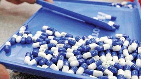 कॅप्सूल दोन वेगवेगळ्या रंगांची का असतात?