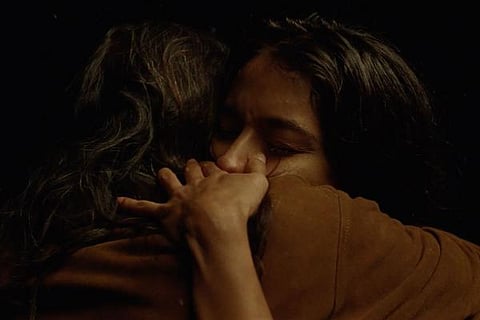 पती पत्नीचा प्रणय झाला फेसबुक लाइव्ह; महिला म्हणाली…