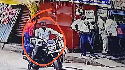 हिंगोली क्राईम : भरदिवसा दुचाकीच्या डिक्कीतून १ लाख रुपये लांबविले