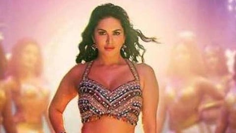 अभिनेत्री सनी लिओनीचा नवा म्युझिक व्हिडीओ वादाच्या भोवर्यात सापडला आहे.