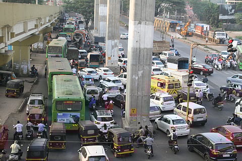 शहरातील वाहतूक कोंडीसाठी रिक्षांची वाढ कारणीभूत?; नव्या परवान्यांवर निर्बंध आणणार