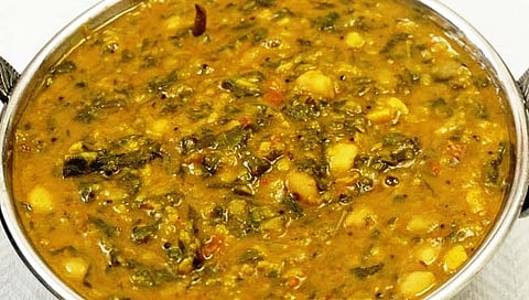 Palak Baji : पालकची पातळ भाजी कशी कराल?