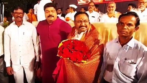 PhD : अंबरनाथमधील प्राध्यापक सुरेश मढवी यांची आगरी समाजावर पीएचडी; सर्वत्र कौतुक