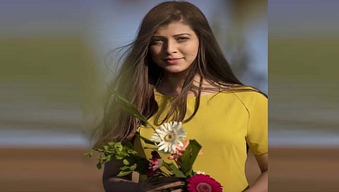 BanLipstick : तेजस्विनी पंडीतच्या ‘लिपस्टिक ‘बॅन’मुळे चाहते संभ्रमात