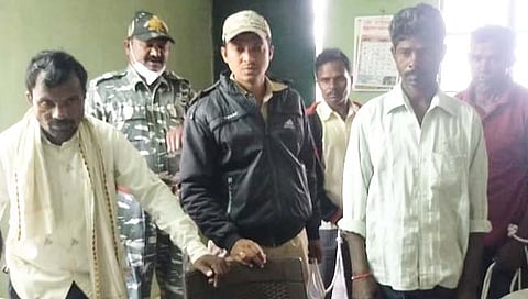 Tiger Hunting : विद्युत प्रवाह सक्रिय करून पट्टेदार वाघाची शिकार…