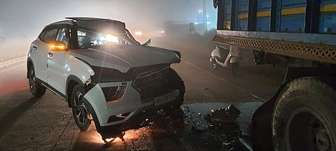 रत्नागिरी : कारची ट्रकला धडक, एक गंभीर जखमी