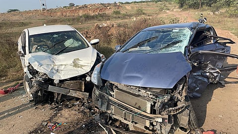 भीषण अपघात : नगर : दोन कारची समोरा-समोर धडक, महिला जागीच ठार